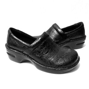 Black b.o.c clogs